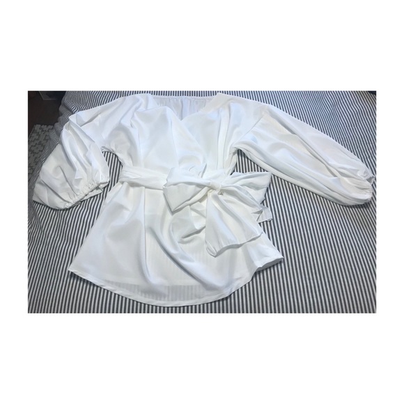 ❤️ Crisp white tie waist blouse - Picture 2 of 5